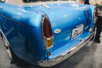 前後フェンダーはブルーバードの型を取ってFRPでマーチの車格に合わせて成型。リアはCピラーから後ろがすべてブルーバード。テールランプもブルーバードから流用