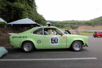 マツダ サバンナ RX-3:「神戸マツダモータース」のステッカーがワークス感を醸し出す