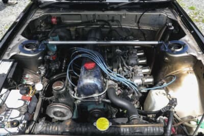 日産  HGC211スカイライン：エンジンはL26クランクに亀有オーバーサイズピストン、東名78度ハイカム、ソレックス40φキャブをセットしたL20改2.4リッター仕様だ。