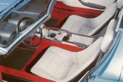 ランボルギーニ ミウラ ロードスター：真上から見下ろすと、ルーフが一切存在しない特異な構造がよりいっそう際立って見える