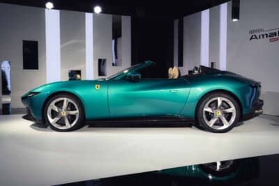 フェラーリ アマルフィ スパイダー：オープン状態でも違和感のないサイドビューが美しい