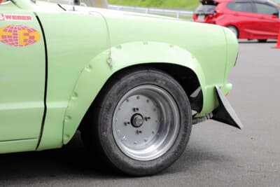 マツダ サバンナ RX-3:セミワークスの雰囲気を高める旧車ファン垂涎のSSRマークⅠホイール