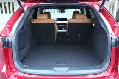 マツダ CX-60：リアシートを倒せば長尺物も積載できる、広大でフラットな空間が出現する