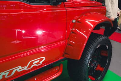 ビーストRのクラッシュNAスタイル。片側200㎜という圧巻のフェンダースタイルはどんな場面でも激目立ち確実