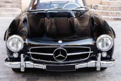 129万9500ユーロ(邦貨換算約約2億3780万円)で落札されたメルセデス ベンツ「300 SL」(C)Bonhams