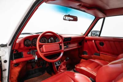 17万5000〜20万ユーロ（約3220万〜3680万円）で現在も販売中のポルシェ「911ターボ フラットノーズ」（C）Bonhams