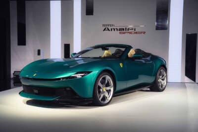 フェラーリ アマルフィ スパイダー：先代に比べスッキリとしたデザインに変貌を遂げた印象をうける