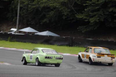 マツダ サバンナ RX-3:サーキットでライバルと火花を散らす岩瀬さんのRX-3。ハコスカには負けられない