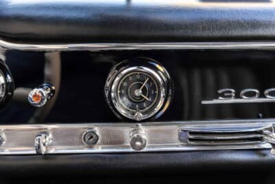 129万9500ユーロ(邦貨換算約約2億3780万円)で落札されたメルセデス ベンツ「300 SL」(C)Bonhams