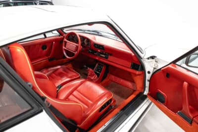 17万5000〜20万ユーロ（約3220万〜3680万円）で現在も販売中のポルシェ「911ターボ フラットノーズ」（C）Bonhams