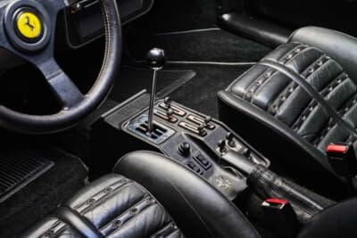 585万5000ユーロ(邦貨換算約10億7700万円)で落札されたフェラーリ「288 GTO」(C)Courtesy of RM Sotheby's