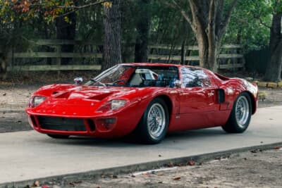 価格応談で現在も販売中の「フォード GT40 Mk I ロードバージョン」（C）Courtesy of RM Sotheby's