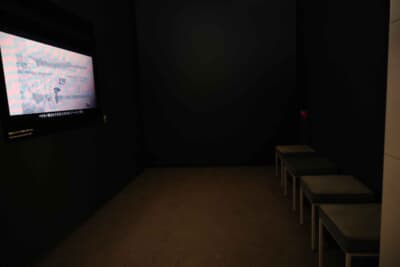 映像視聴コーナーは、今回のリニューアルにより、車イスの方でも観覧可能な充分なスペースを確保