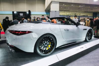 WORK GNOSIS RXMを右サイドに装着したメルセデス AMG SL43