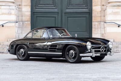 129万9500ユーロ(邦貨換算約約2億3780万円)で落札されたメルセデス ベンツ「300 SL」(C)Bonhams