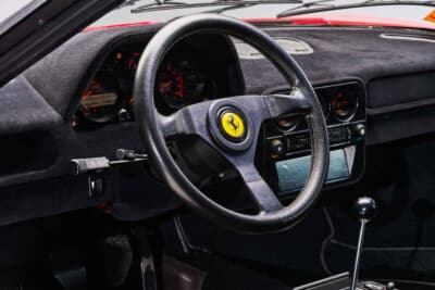 585万5000ユーロ(邦貨換算約10億7700万円)で落札されたフェラーリ「288 GTO」(C)Courtesy of RM Sotheby's