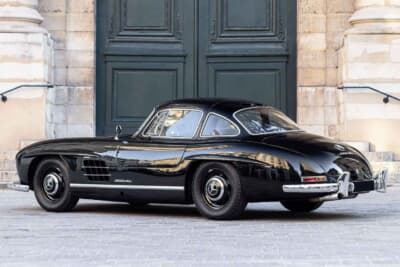129万9500ユーロ(邦貨換算約約2億3780万円)で落札されたメルセデス ベンツ「300 SL」(C)Bonhams