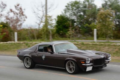 2日目、「赤間総合運動公園」でのP.C.競技を無事に終え、次なるチェックポイントに向けて力強く出発していく1971年式シボレー カマロである