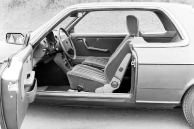 Bピラーレス構造でありながら、各ピラーとルーフの強化によって高いボディ剛性と安全性を確保した2ドアクーペ