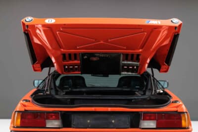 45万〜50万ユーロ（邦貨換算約8190万円〜約9100万円）で現在も販売中のBMW「M1」（C）Bonhams