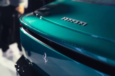 フェラーリ アマルフィ スパイダー：リアに3段階可変のアクティブウイングを搭載している