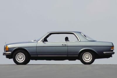 2ドアクーペはBピラーを持たない優雅な造形のため、代わりにAピラー、Cピラー、そしてルーフ部分が強化されている