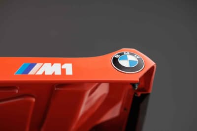 45万〜50万ユーロ（邦貨換算約8190万円〜約9100万円）で現在も販売中のBMW「M1」（C）Bonhams