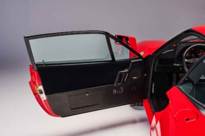 585万5000ユーロ(邦貨換算約10億7700万円)で落札されたフェラーリ「288 GTO」(C)Courtesy of RM Sotheby's