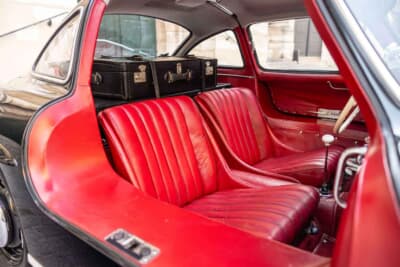 129万9500ユーロ(邦貨換算約約2億3780万円)で落札されたメルセデス ベンツ「300 SL」(C)Bonhams