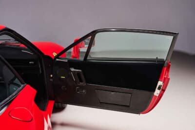 585万5000ユーロ(邦貨換算約10億7700万円)で落札されたフェラーリ「288 GTO」(C)Courtesy of RM Sotheby's