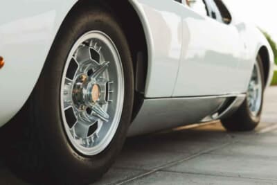 215万ドル（邦貨換算約3億3755万円）で落札されたランボルギーニ「ミウラP400」（C）Courtesy of Broad Arrow