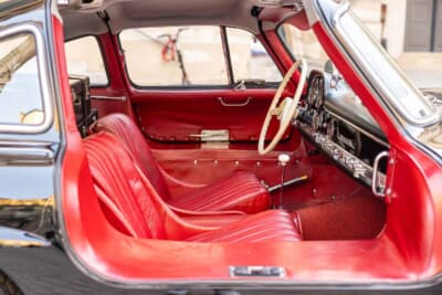 129万9500ユーロ(邦貨換算約約2億3780万円)で落札されたメルセデス ベンツ「300 SL」(C)Bonhams