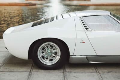 215万ドル（邦貨換算約3億3755万円）で落札されたランボルギーニ「ミウラP400」（C）Courtesy of Broad Arrow