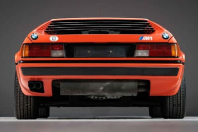 45万〜50万ユーロ（邦貨換算約8190万円〜約9100万円）で現在も販売中のBMW「M1」（C）Bonhams