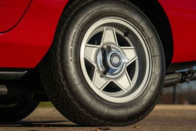 58万8000ドル(邦貨換算約9290万円)で落札されたフェラーリ「365 GTB/4 デイトナ」(C)Courtesy of Broad Arrow