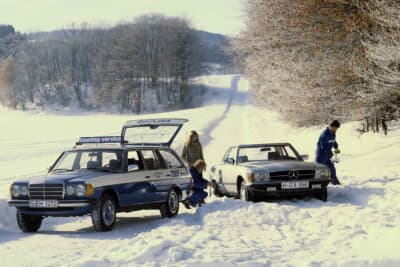 広い荷室と高い信頼性を買われ、ディーラーなどのサービス店用車両として各地の出張修理などでも大活躍した