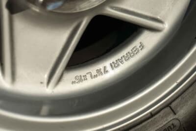 58万8000ドル(邦貨換算約9290万円)で落札されたフェラーリ「365 GTB/4 デイトナ」(C)Courtesy of Broad Arrow