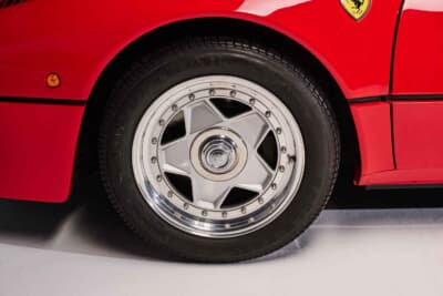 585万5000ユーロ(邦貨換算約10億7700万円)で落札されたフェラーリ「288 GTO」(C)Courtesy of RM Sotheby's