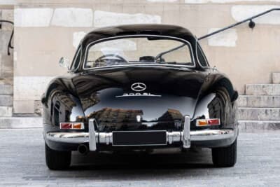 129万9500ユーロ(邦貨換算約約2億3780万円)で落札されたメルセデス ベンツ「300 SL」(C)Bonhams