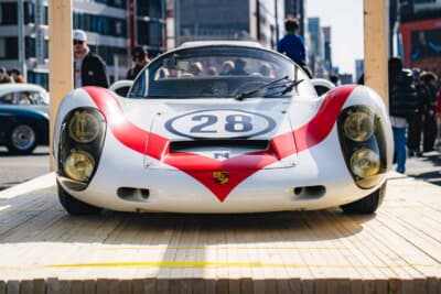 ポルシェ910は、諸説あるもののワークスカーとしてわずか約25〜30台が生産された