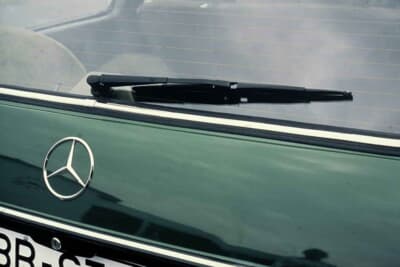 実用的なリアウインドウワイパーとウォッシャーを標準装備することで、悪天候時でも後方の視界を十分に確保できる