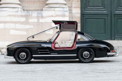 129万9500ユーロ(邦貨換算約約2億3780万円)で落札されたメルセデス ベンツ「300 SL」(C)Bonhams