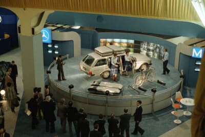 ルーフレールを標準装備しており、ラゲッジラックやコンテナ、スキーボックスなど多様なアタッチメントを取り付け可能だ