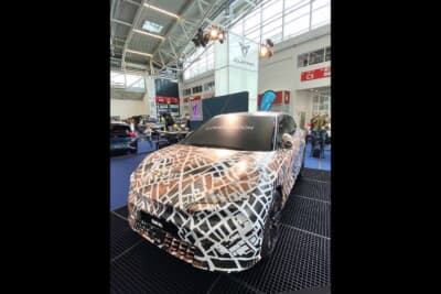 会場にはクプラの新モデルのカモフラージュも展示