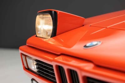 45万〜50万ユーロ（邦貨換算約8190万円〜約9100万円）で現在も販売中のBMW「M1」（C）Bonhams