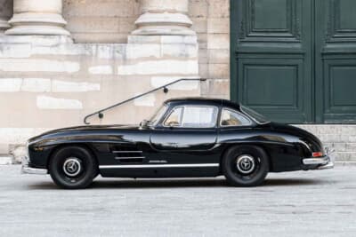 129万9500ユーロ(邦貨換算約約2億3780万円)で落札されたメルセデス ベンツ「300 SL」(C)Bonhams