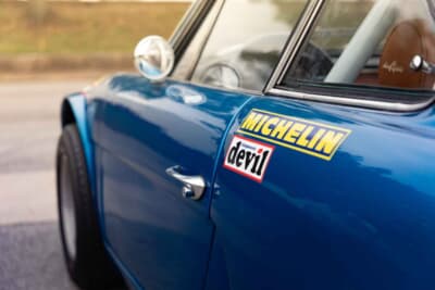 14万5600ドル（邦貨換算約約2300万円）で落札されたアルピーヌ「A110」（C）Courtesy of RM Sotheby's