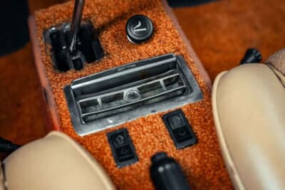 オークション終了に売却された「ディーノ 246GT」（C）Courtesy of Broad Arrow