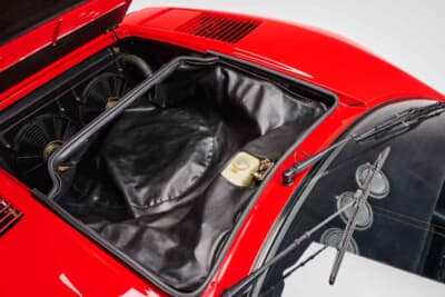 585万5000ユーロ(邦貨換算約10億7700万円)で落札されたフェラーリ「288 GTO」(C)Courtesy of RM Sotheby's