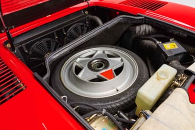 585万5000ユーロ(邦貨換算約10億7700万円)で落札されたフェラーリ「288 GTO」(C)Courtesy of RM Sotheby's